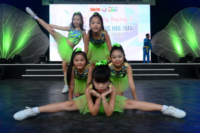[-]Hơn[-]14[-]tỉ[-]đồng[-]ủng[-]hộ[-]"Nước[-]cho[-]vùng[-]hạn,[-]mặn"
